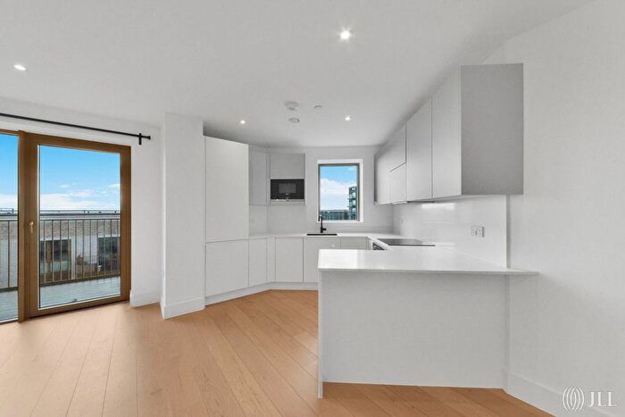 3 Bedroom Flat To Rent In Capital Interchange Way, Brentford, TW8