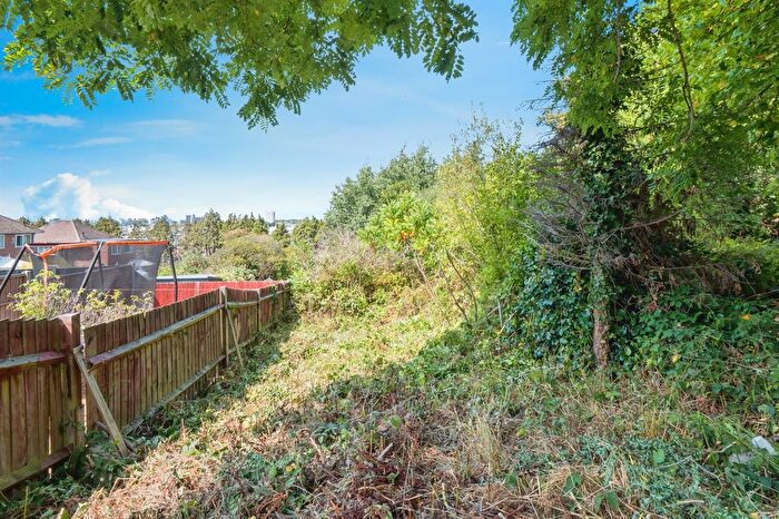 2 Bedroom Maisonette For Sale In Gainsford Road, Southampton, SO19