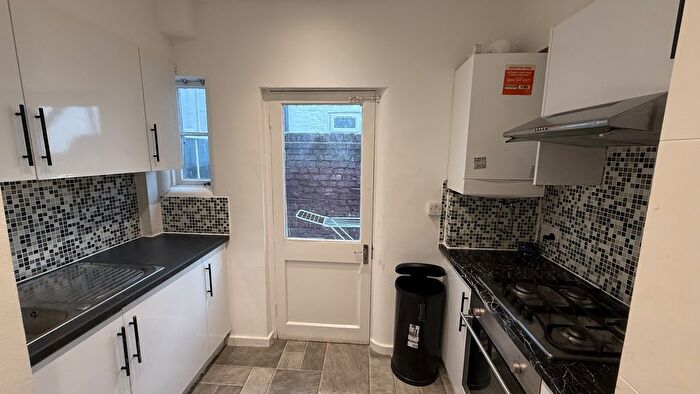 2 Bedroom Flat To Rent In Burns Road, Harlesden, London, NW10