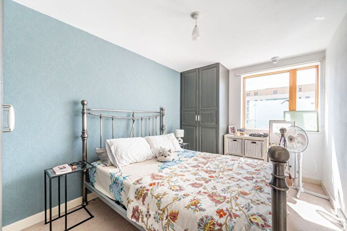 1 Bedroom Flat To Rent In Southern Row, North Kensington, London, W10
