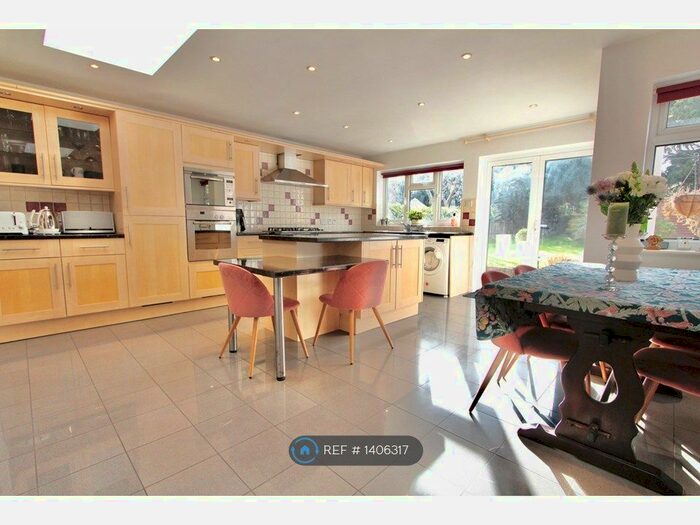 4 Bedroom Detached House To Rent In Holmsdale Close, Iver, SL0