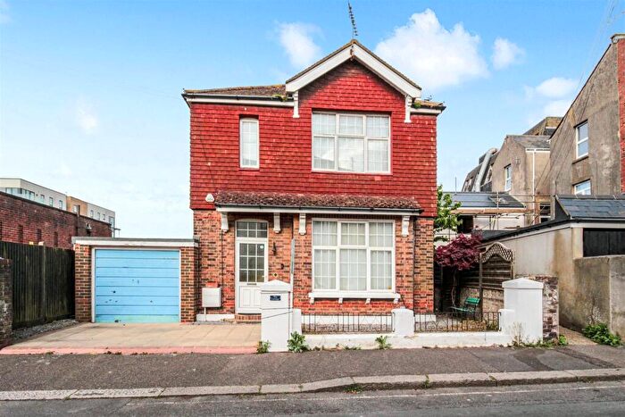 2 Bedroom Detached House For Sale In Heene Place, Worthing, BN11