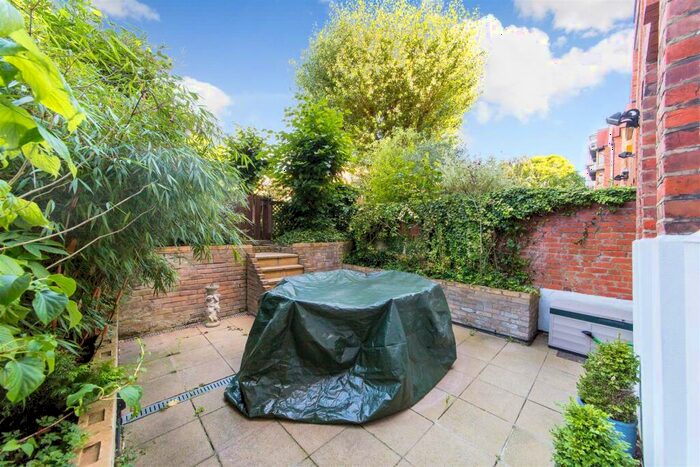 2 Bedroom Flat To Rent In Greencroft Gardens, South Hampstead, NW6