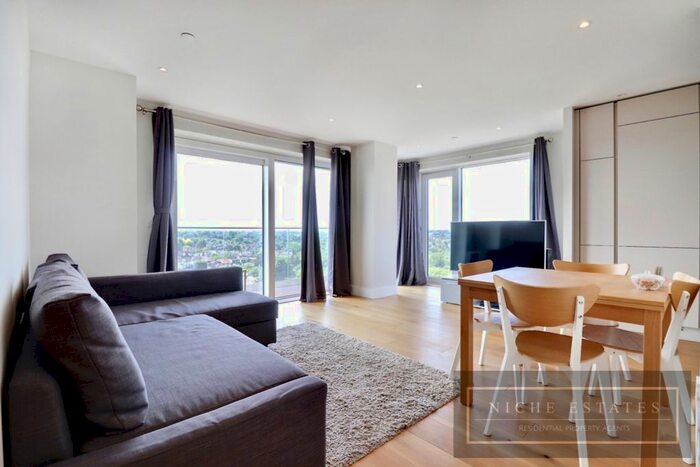 2 Bedroom Flat To Rent In Acton Walk, London, N20