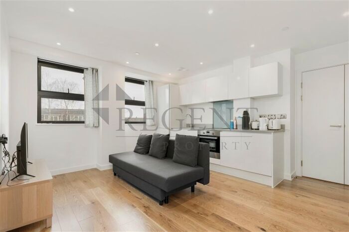 1 Bedroom Flat To Rent In Dolphin Bridge House, Rockingham Road, UB8