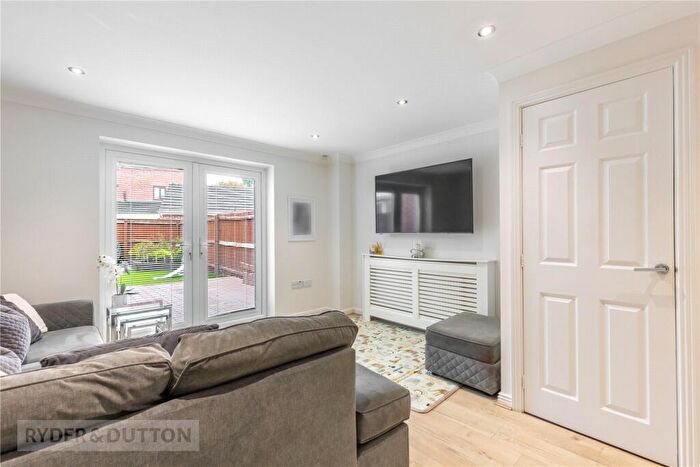 3 Bedroom Town House For Sale In Hornchurch Court, Hopwood, Heywood, Greater Manchester, OL10