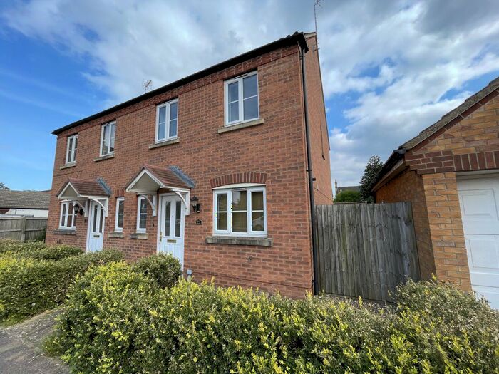3 Bedroom Semi-Detached House To Rent In Thistle Gardens, Spalding, PE11