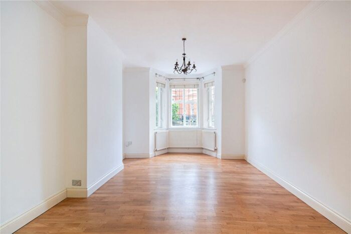 3 Bedroom Flat For Sale In Glenmore Road, London, NW3