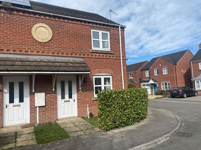 2 Bedroom End Of Terrace House To Rent In Somme Close, Lincoln, LN1