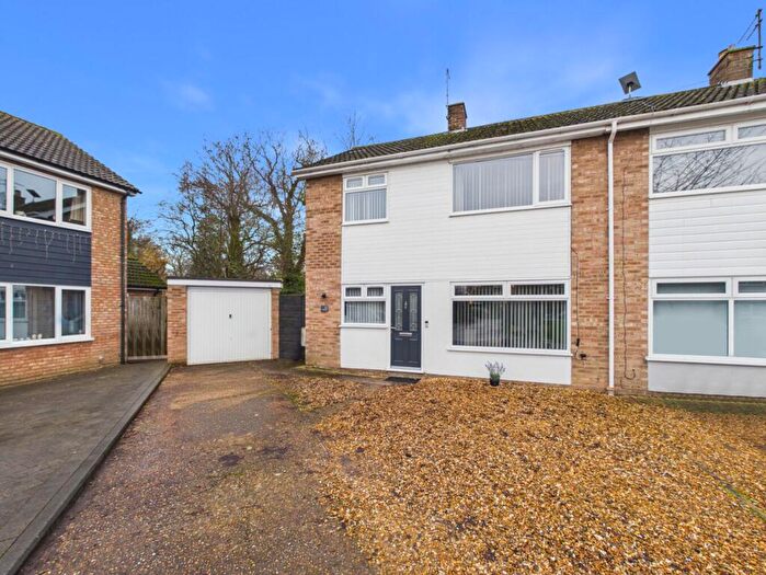 3 Bedroom Semi Detached House For Sale In Park Way, Offord Cluny, St Neots., PE19