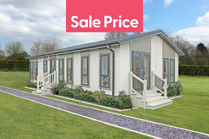 2 Bedroom Park Home For Sale In Reading, Berkshire, RG4