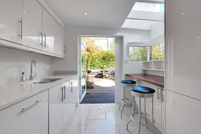 3 Bedroom Terraced House To Rent In Highbury Hill, Highbury, London, N5