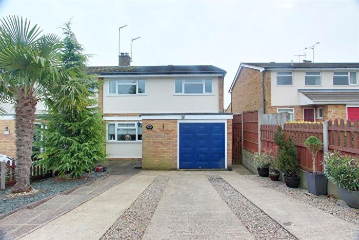 4 Bedroom Semi-Detached House For Sale In Buckingham Road, Tring, HP23