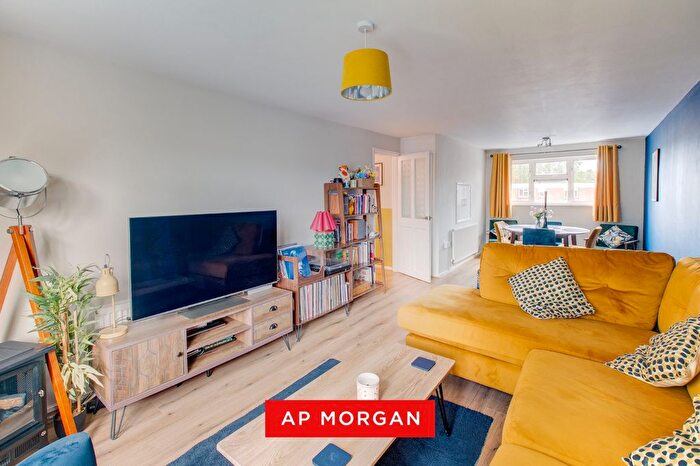 2 Bedroom Flat For Sale In Mamble Road, Wollaston, West Midlands, DY8