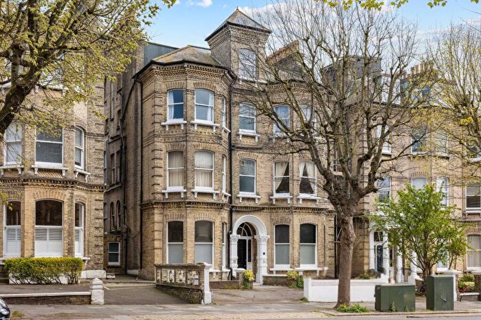 3 Bedroom Flat For Sale In The Drive, Hove, BN3
