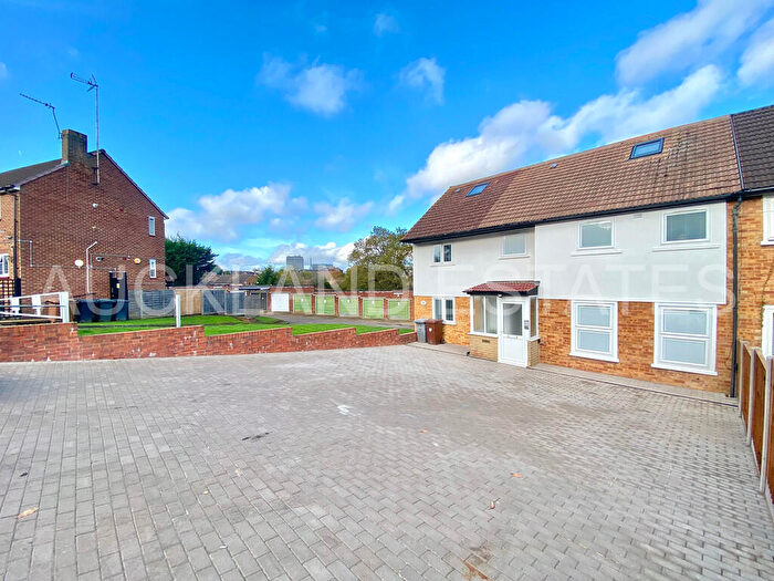 Studio To Rent In Oakmere Avenue, Potters Bar, EN6