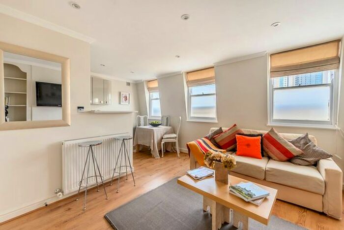 2 Bedroom Flat To Rent In Eardley Crescent, Earls Court, London, SW5