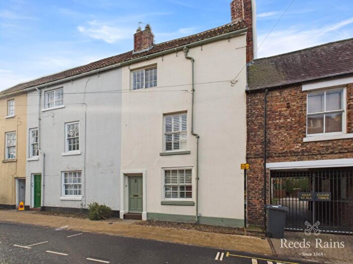 3 Bedroom Terraced House For Sale In Hallgarth Street, Durham, DH1
