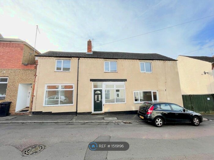 4 Bedroom Terraced House To Rent In Cobden Street, Kettering, NN16