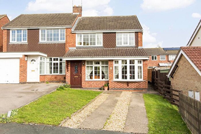 3 Bedroom Semi-Detached House For Sale In Bramley Close, Market Harbroough, LE16