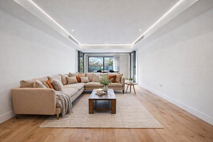 2 Bedroom Flat To Rent In Sulivan Road, London, SW6