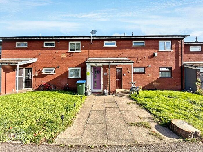 3 Bedroom Maisonette For Sale In Tregea Rise, Great Barr, Birmingham, B43