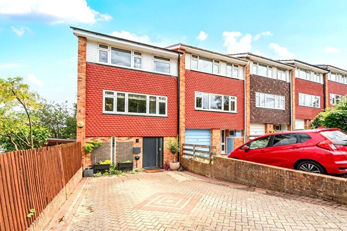 4 Bedroom Detached House For Sale In Beaulieu Avenue, Sydenham, London, SE26