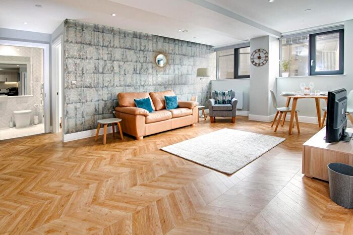 2 Bedroom Apartment To Rent In Beaufort House, - Newhall Street, B3