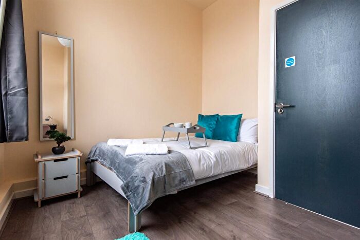 4 Bedroom Apartment To Rent In - South Parade, NG1