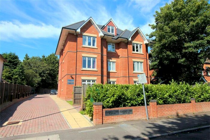 1 Bedroom Flat To Rent In Claremont Avenue, Woking, Surrey, GU22