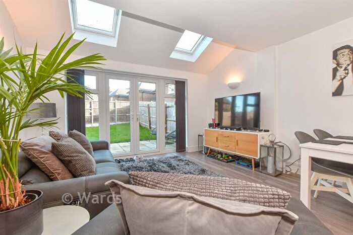 3 Bedroom Semi Detached House For Sale In The Glebe, Yalding, Maidstone, Kent, ME18