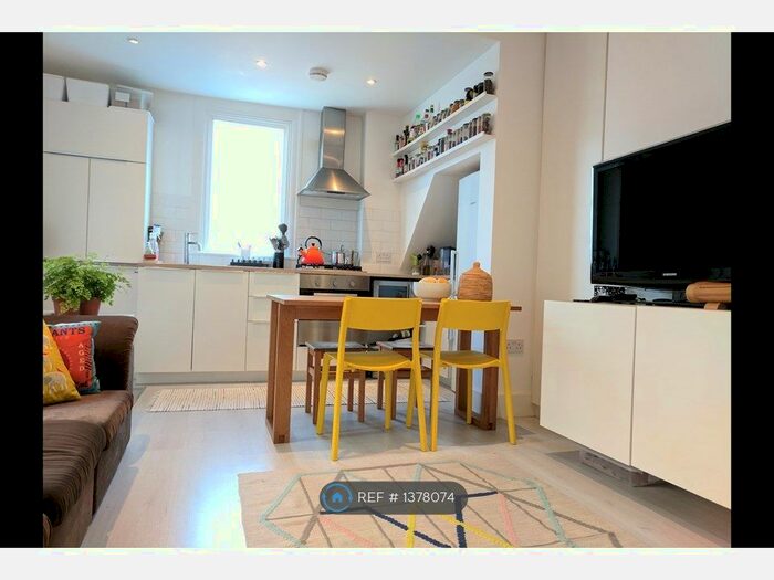 2 Bedroom Flat To Rent In Huxley Road, London, E10