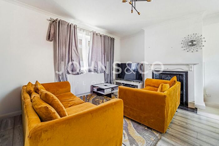 5 Bedroom Property To Rent In Cherry Crescent, Brentford, London, TW8