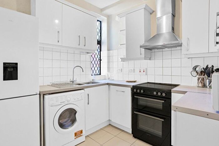 2 Bedroom Flat To Rent In Church Close, Kensington Church Street, London, W8