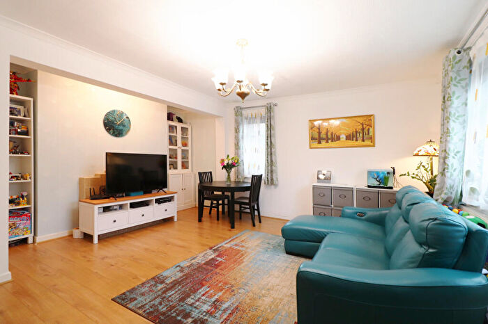 2 Bedroom Flat To Rent In Southend Road, Beckenham, Kent, BR3