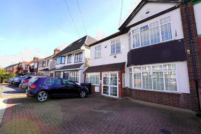 5 Bedroom Semi-Detached House To Rent In Melbury Avenue, Southall, UB2