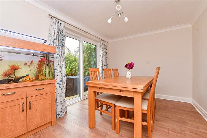 4 Bedroom Detached House For Sale In The Rise, Tadworth, Surrey, KT20