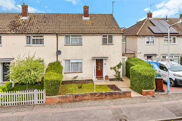 3 Bedroom End Of Terrace House For Sale In Bishops Oak Ride, Tonbridge, Kent, TN10