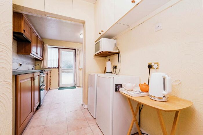 3 Bedroom End Of Terrace House For Sale In Auriel Avenue, Dagenham, Essex, RM10
