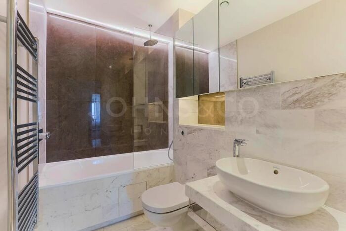 2 Bedroom Flat For Sale In Charrington Tower, Biscayne Avenue, London, E14