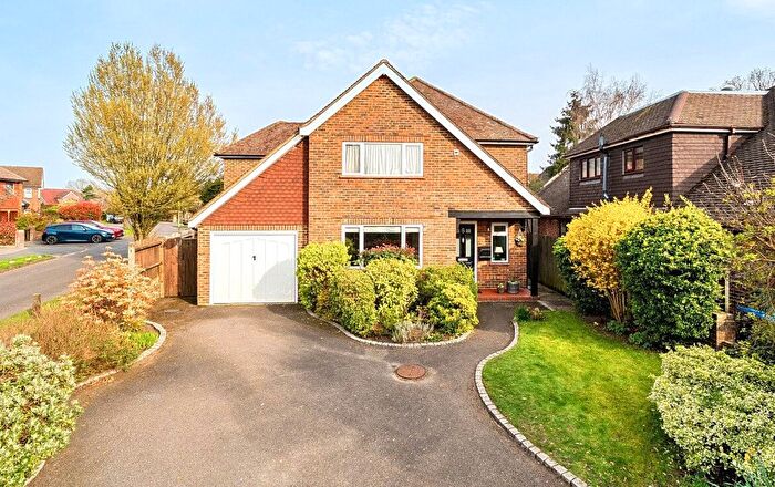 4 Bedroom Detached House For Sale In Lane End Drive, Knaphill, Woking, GU21