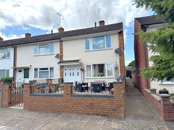 4 Bedroom End Of Terrace House For Sale In Knights Way, Newent, GL18