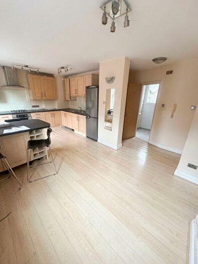 2 Bedroom Flat To Rent In Broomhill Road, The Cottage, SW18