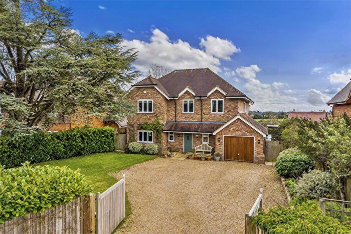 4 Bedroom Detached House For Sale In Applecroft, Upper Basildon, RG8