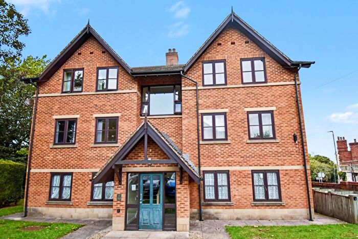 2 Bedroom Flat For Sale In Crosthwaite Court, Pontefract, WF8