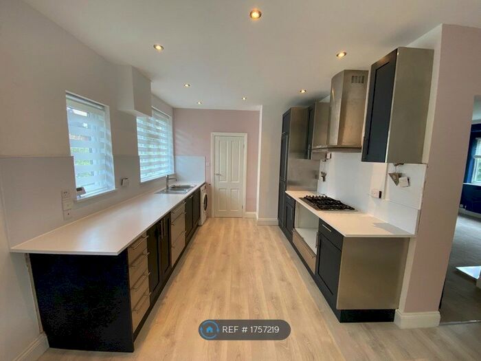 2 Bedroom Flat To Rent In Glenwood Close, Leicester, LE2