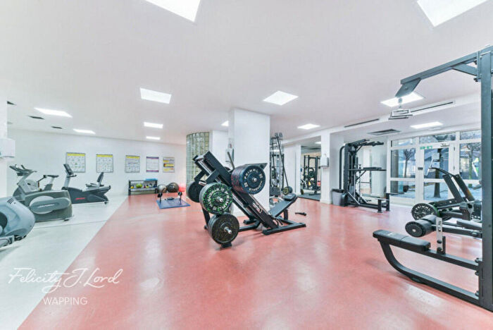 2 Bedroom Flat For Sale In Commercial Road, London, E1