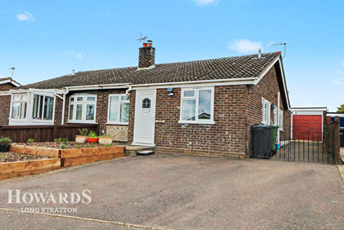 3 Bedroom Semi-Detached Bungalow For Sale In St Andrews Close, Long Stratton, NR15