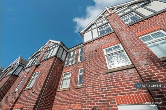 4 Bedroom Terraced House To Rent In Queen Annes Court, Macclesfield, SK11