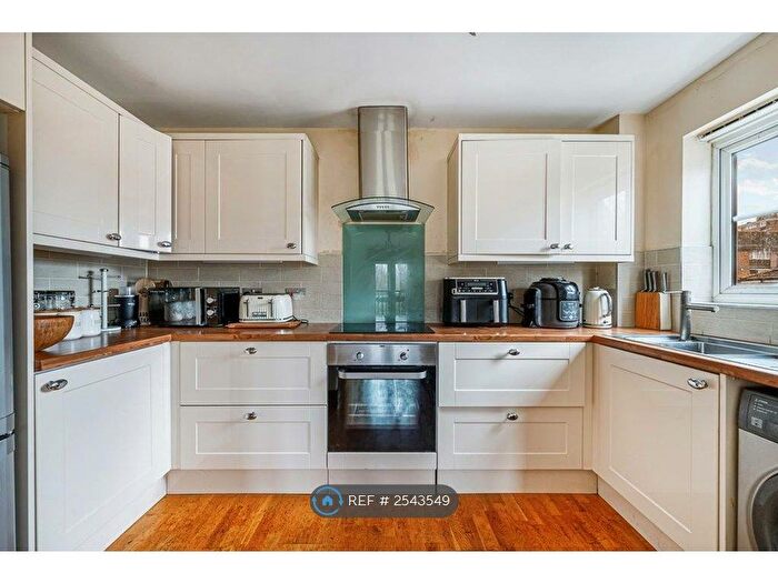 2 Bedroom Flat To Rent In Pelham Place, London, W13